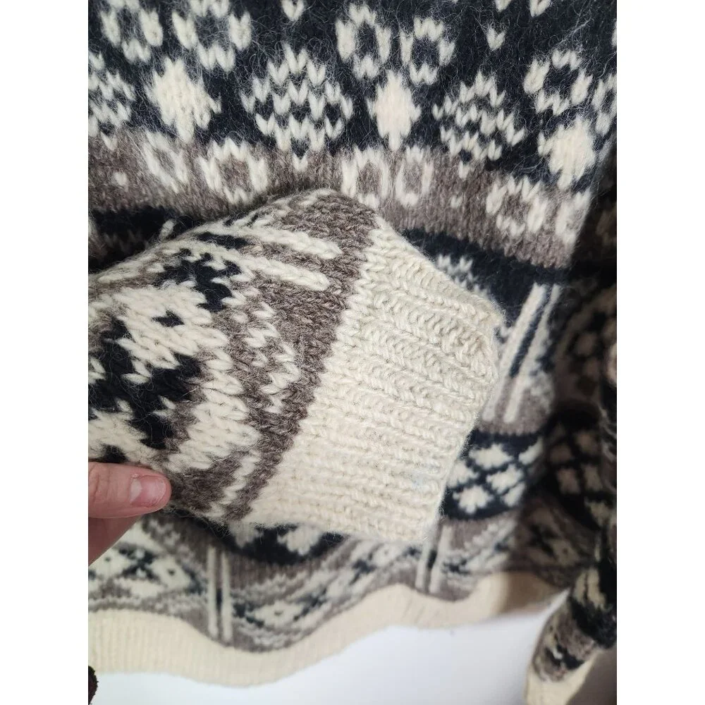 Shangrila Craft Men's Sz. XL Hand Knit Cream/Grey/Black Wool Heavy Sweater - Picture 5 of 5